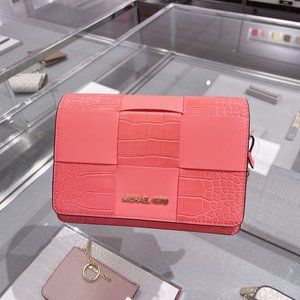 MK MERCER SMALL CLUTCH CROSSBODY GRAPEFRUIT